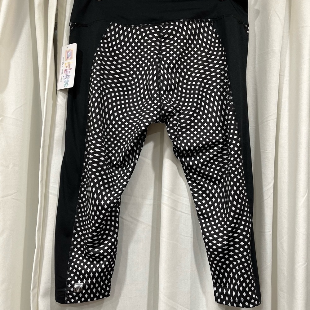 Lularoe Jade 2x Compression Capris - Picture 2 of 3